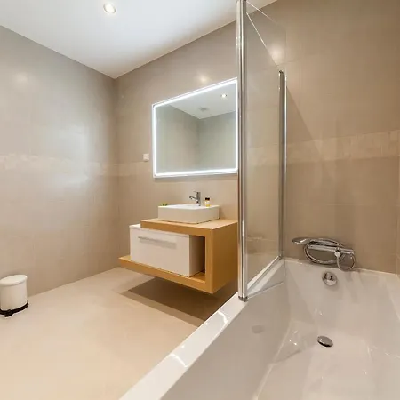 B61 - Galvao Apartment D In Lagos *